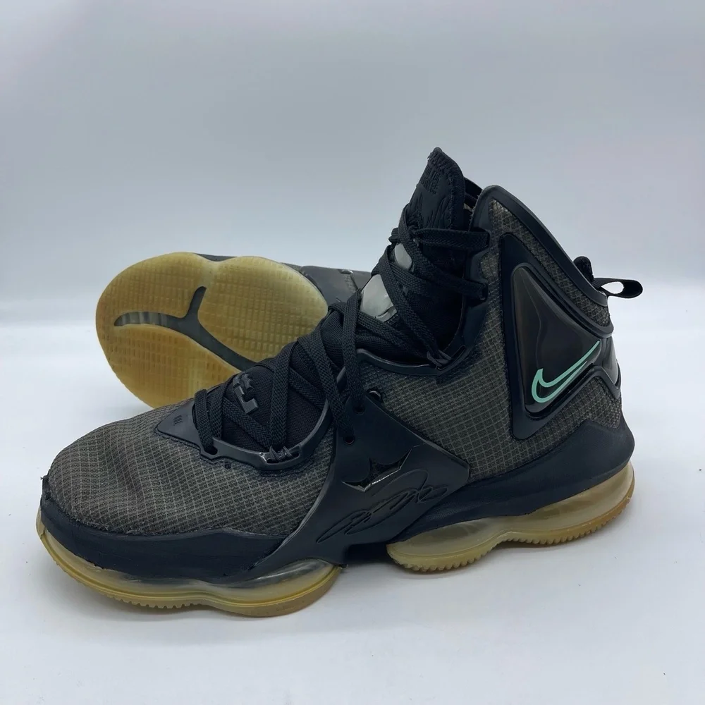 Nike lebron 19